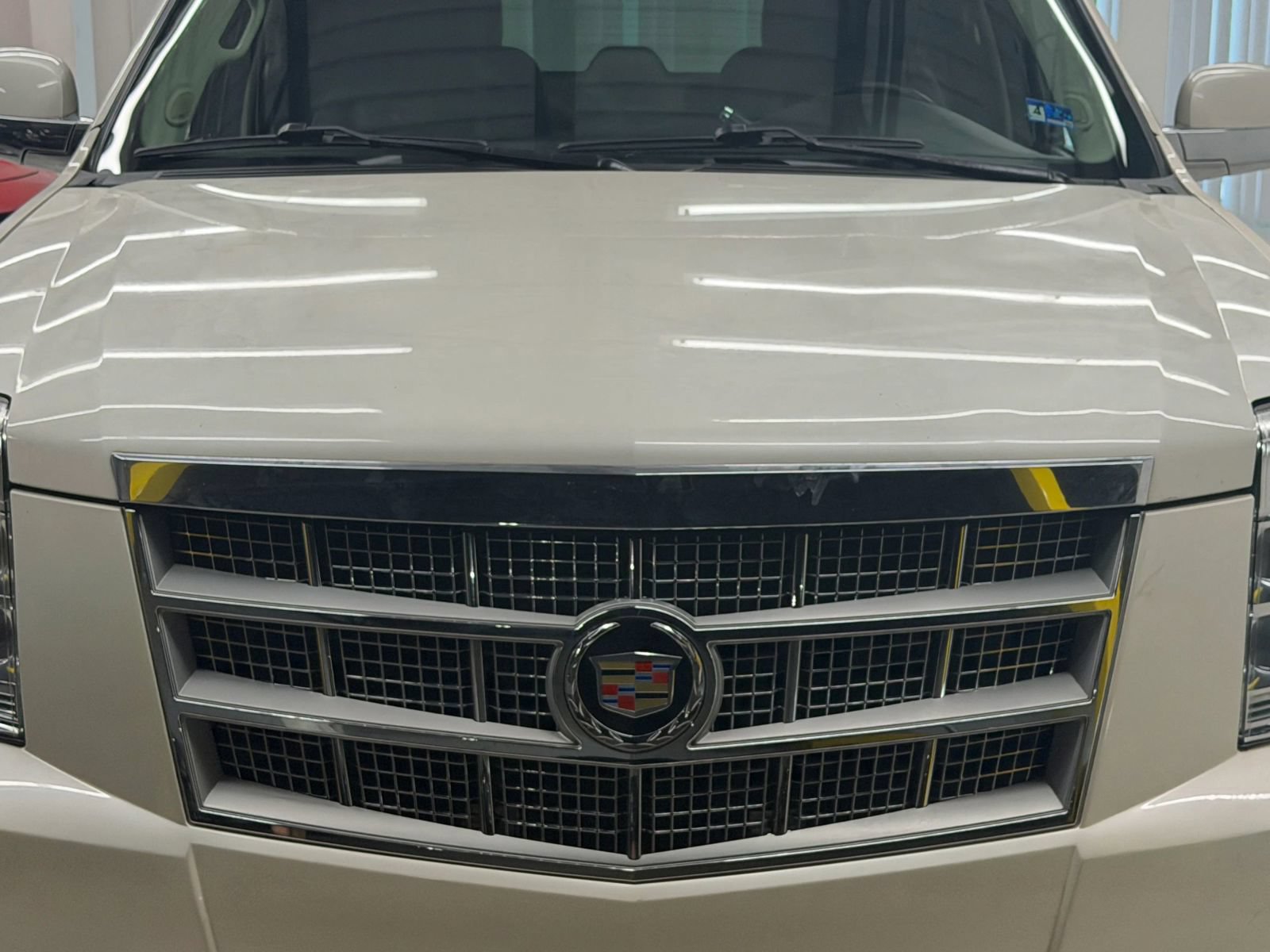 Used 2011 Cadillac Escalade Platinum AWD/4WD image 5