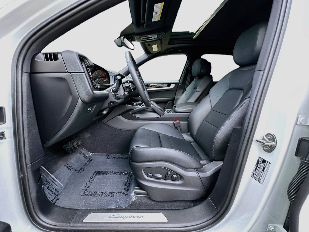 Certified 2026 Porsche Cayenne AWD/4WD image 5