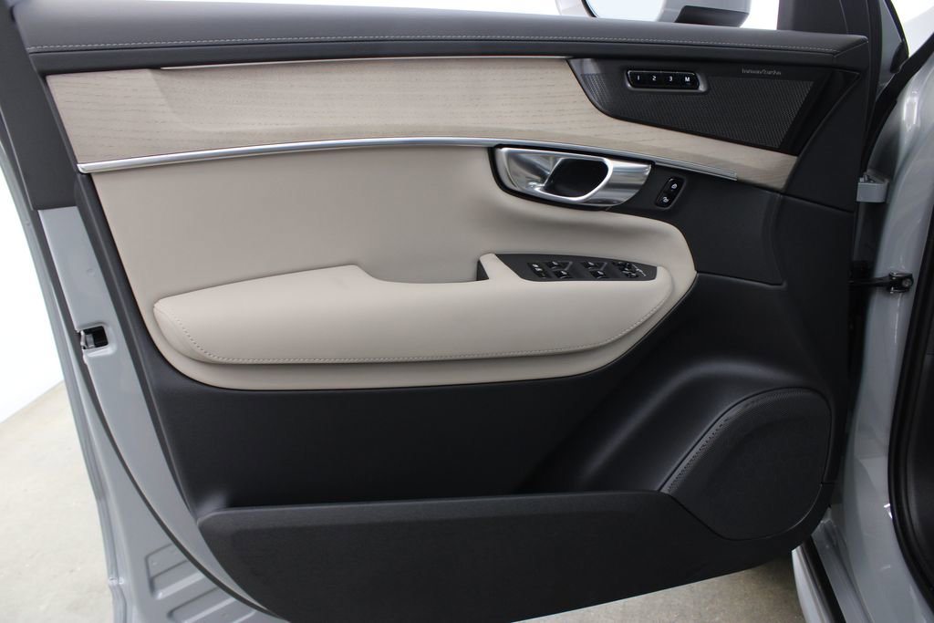 New 2026 Volvo XC90 B6 Plus w/ Protection Package Premier image 17