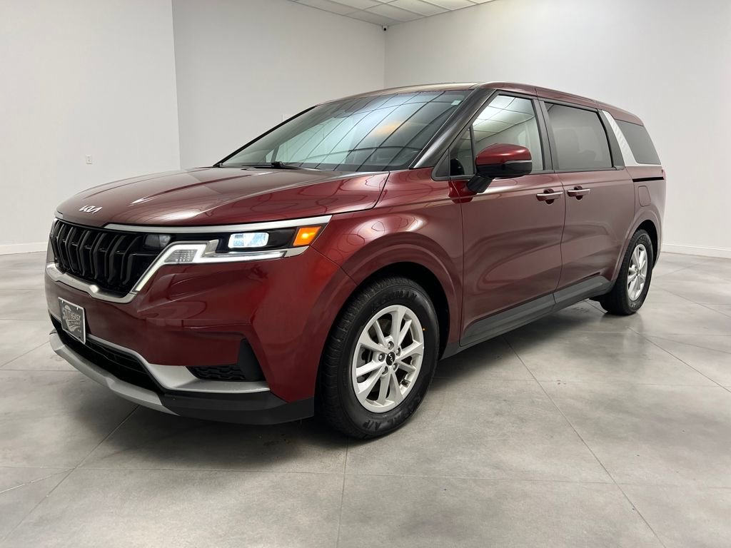 Used 2024 Kia Carnival LX image 3