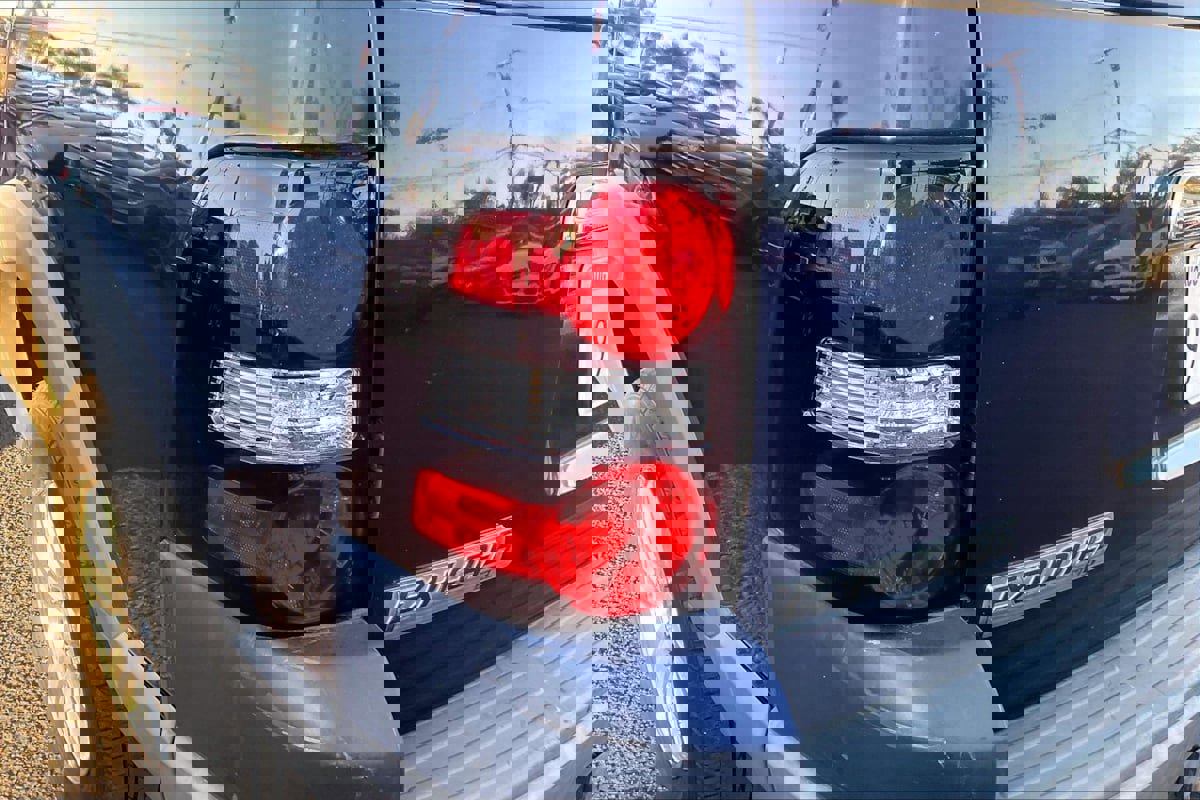 Used 2006 Ford Explorer XLT RWD image 30