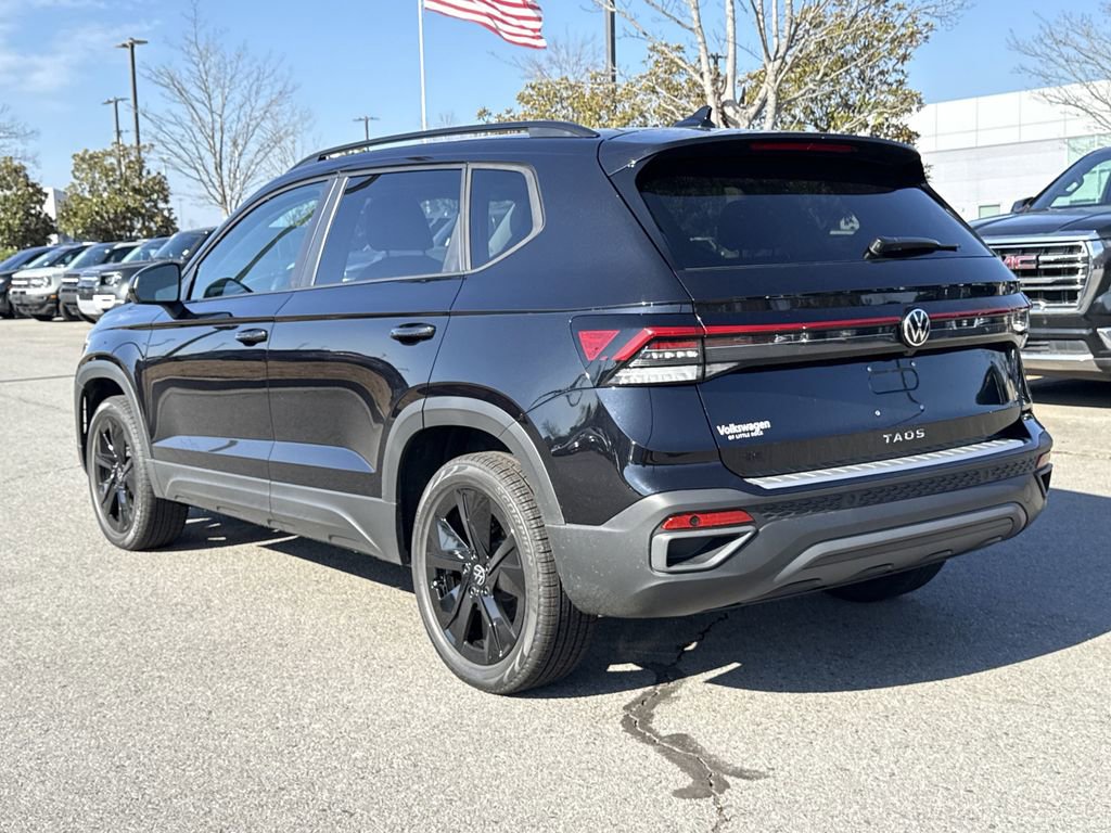 New 2026 Volkswagen Taos SE image 3
