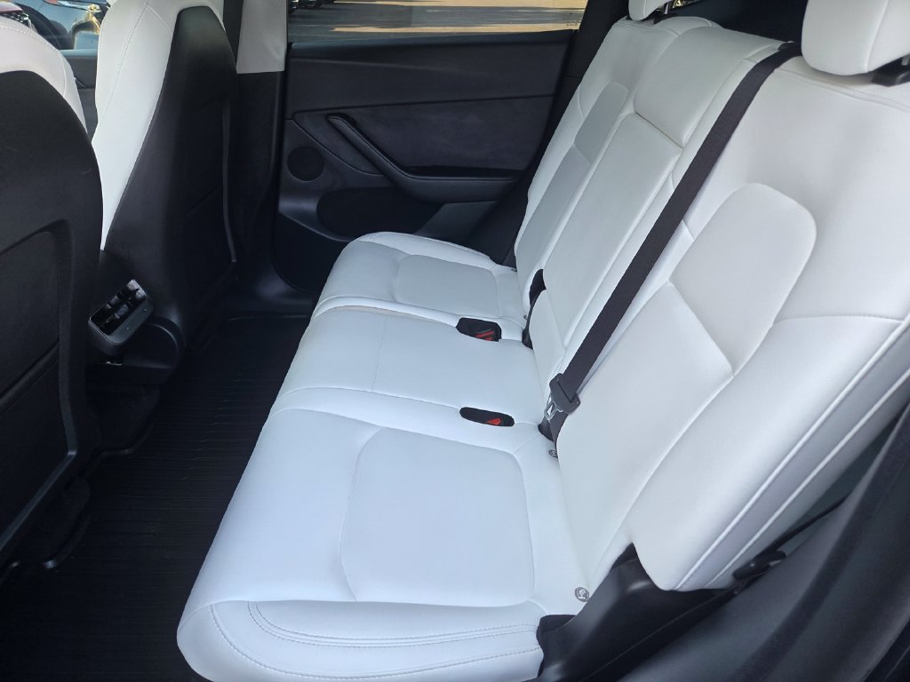 Used 2024 Tesla Model Y Long Range AWD/4WD image 12