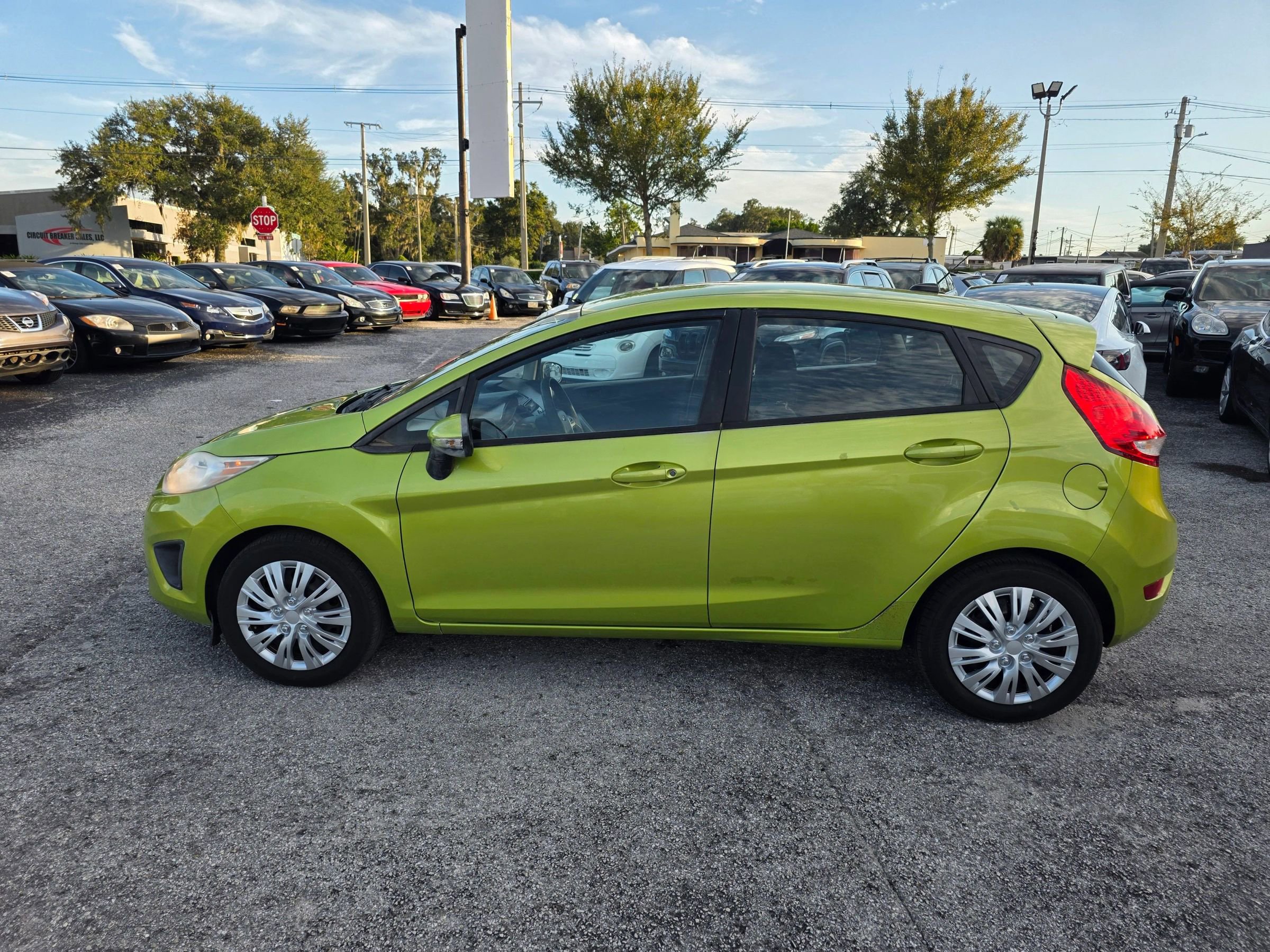 Used 2013 Ford Fiesta SE FWD image 4