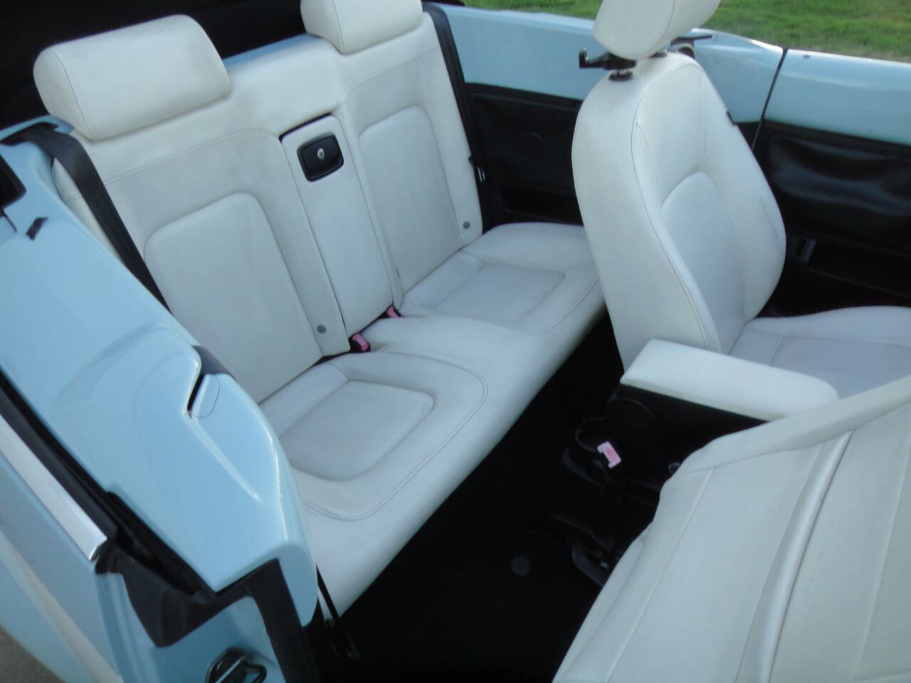 Used 2010 Volkswagen Beetle Final Edition image 11