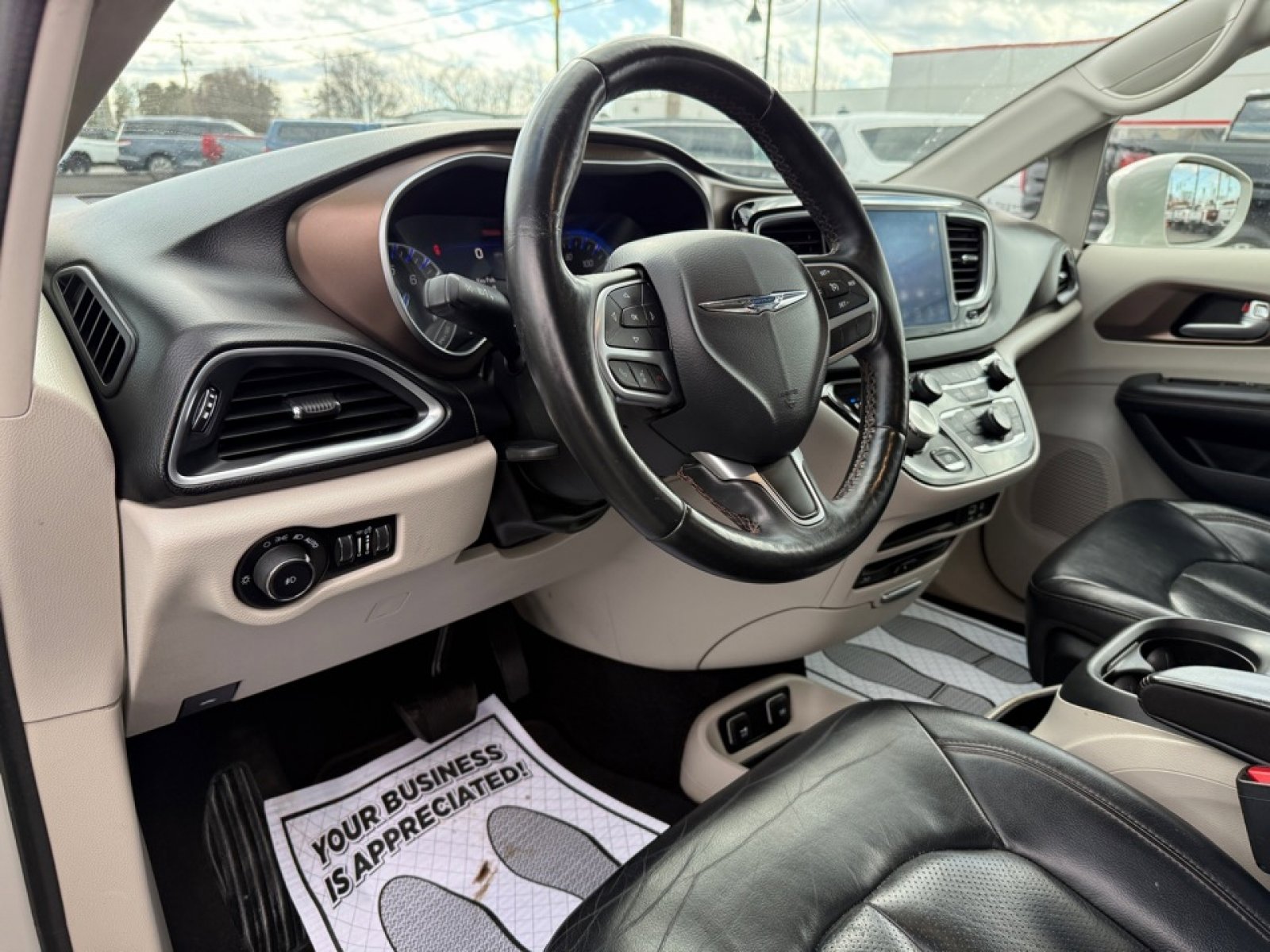 Used 2017 Chrysler Pacifica Touring-L Plus image 19