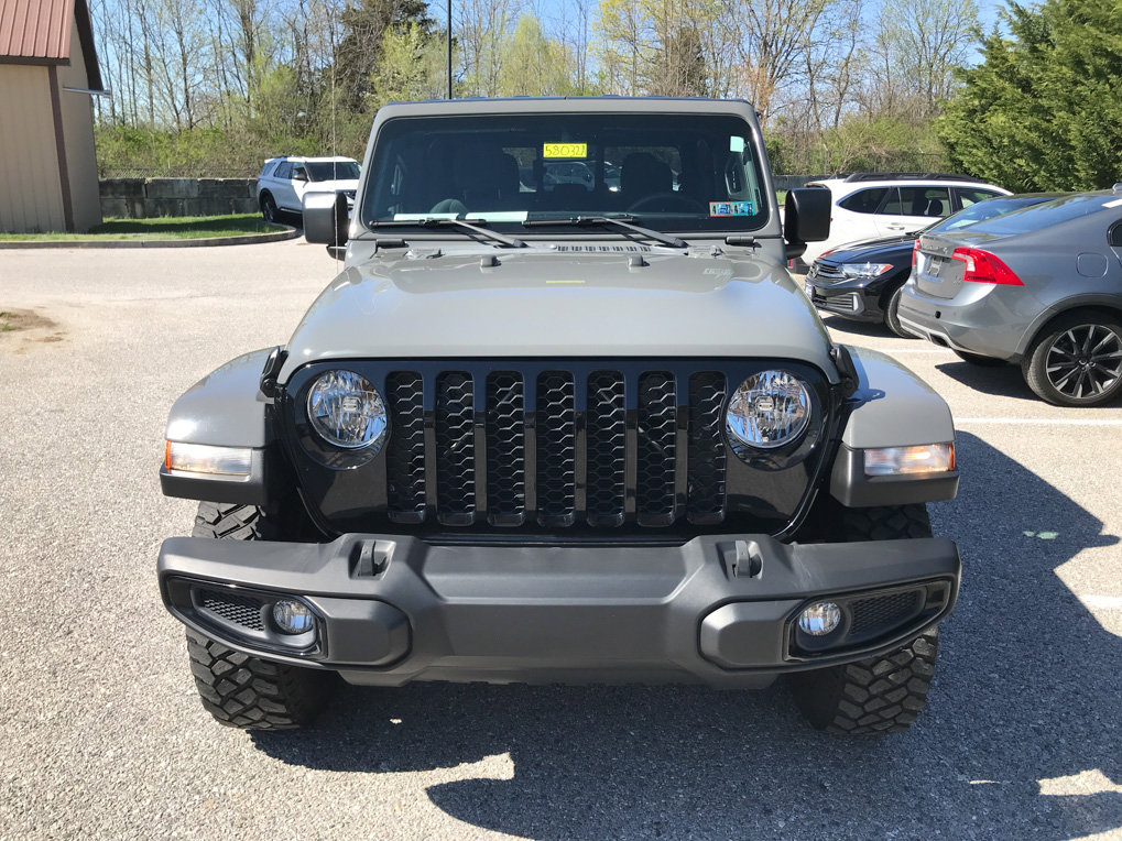 Used 2022 Jeep Gladiator Willys AWD/4WD image 3