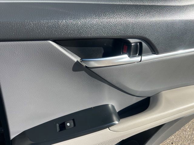 Used 2019 Toyota Camry SE w/ Carpet Mat Package image 24