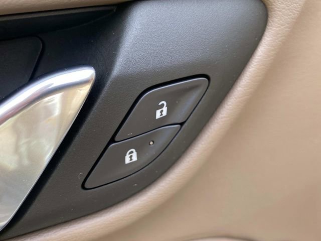 Used 2021 GMC Yukon Denali w/ Denali Premium Package image 16