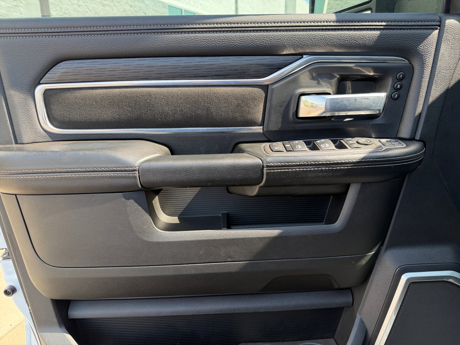 Used 2024 RAM 2500 Laramie w/ Night Edition AWD/4WD image 13