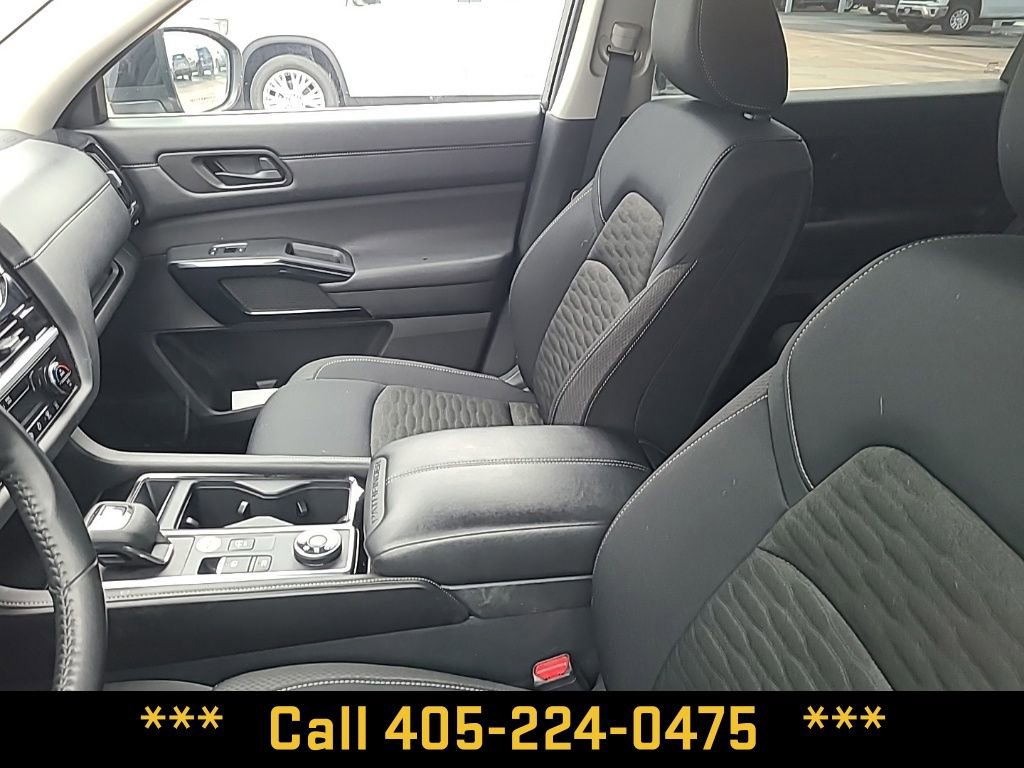 Used 2025 Nissan Pathfinder SV image 21