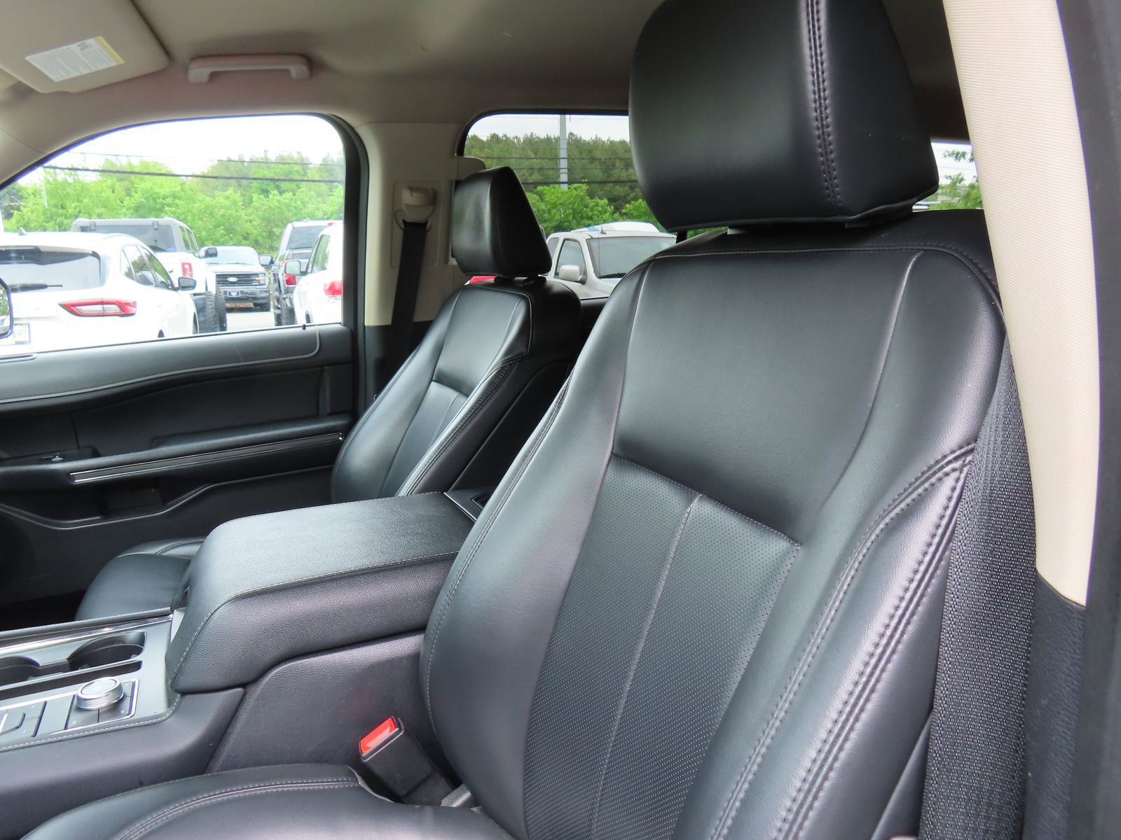 Used 2024 Ford Expedition XLT AWD/4WD image 29