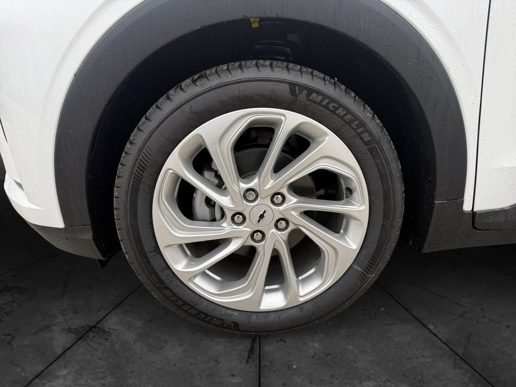 New 2027 Chevrolet Bolt LT w/ Comfort Package FWD image 14