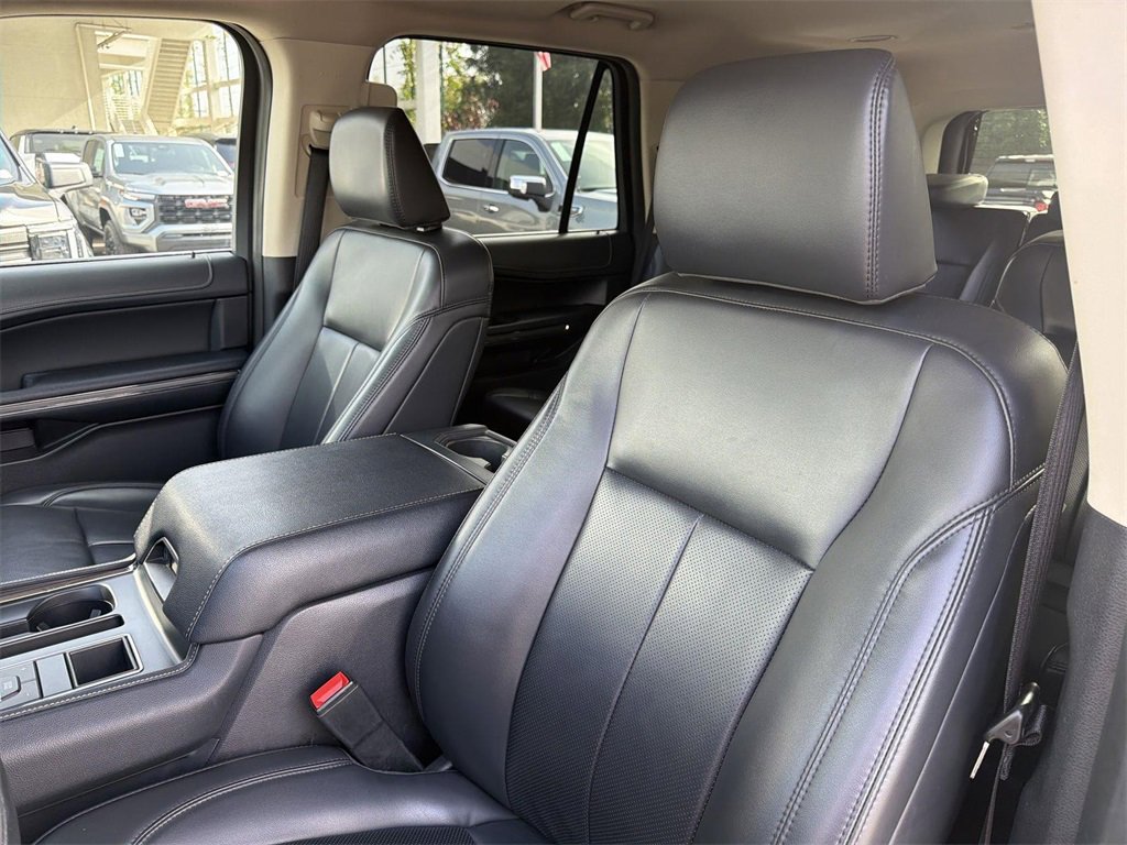 Used 2024 Ford Expedition XLT image 23