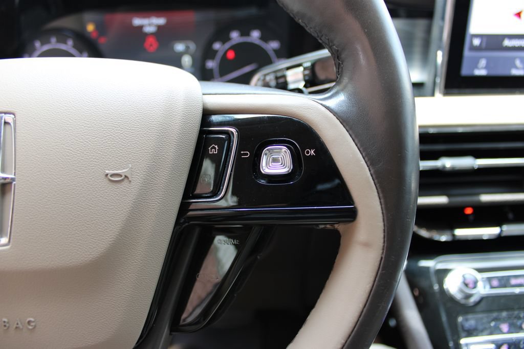 Used 2020 Lincoln Corsair AWD w/ Premium Package image 17