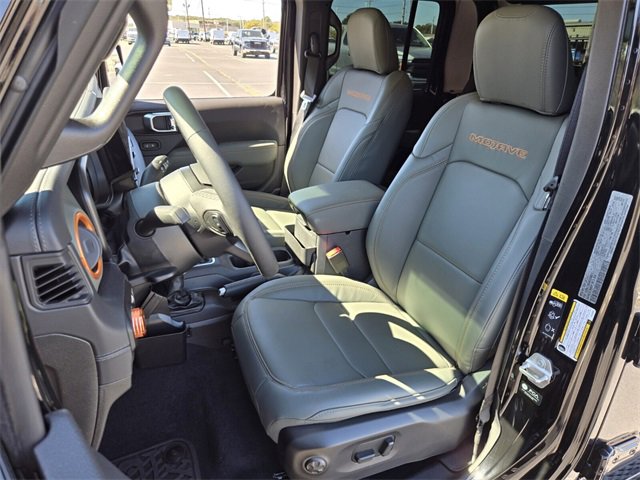 Used 2025 Jeep Gladiator Mojave w/ Convenience Group image 9