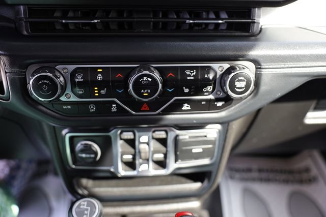 Used 2024 Jeep Wrangler Sahara image 26