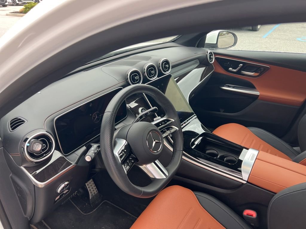 Used 2025 Mercedes-Benz GLC 300 4MATIC image 41