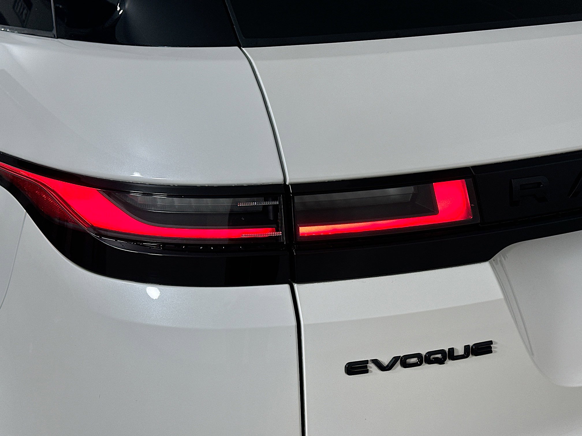 Used 2024 Land Rover Range Rover Evoque Dynamic SE image 45