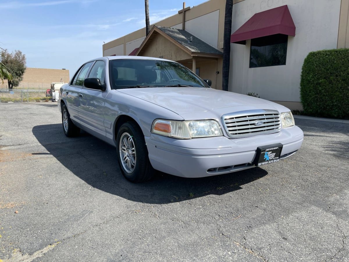 Used 2004 Ford Crown Victoria Police Interceptor RWD image 3