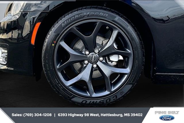 Used 2023 Chrysler 300 Touring L image 7