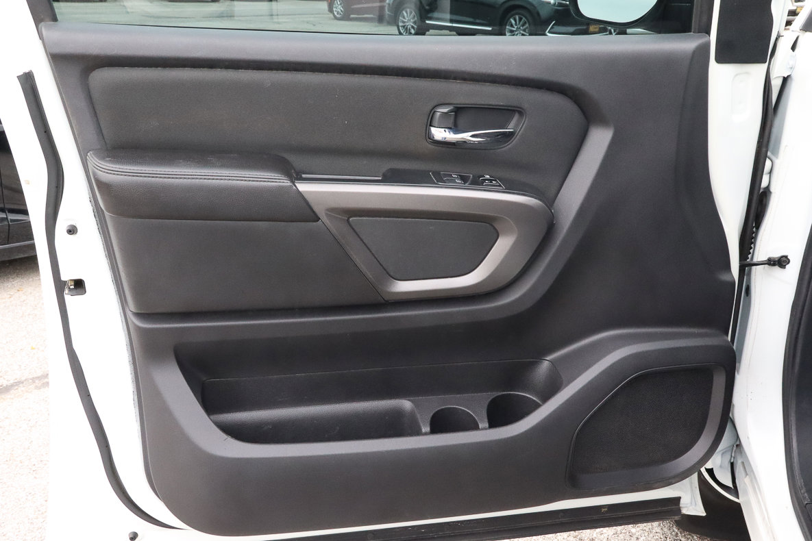 Used 2015 Nissan Titan S image 14