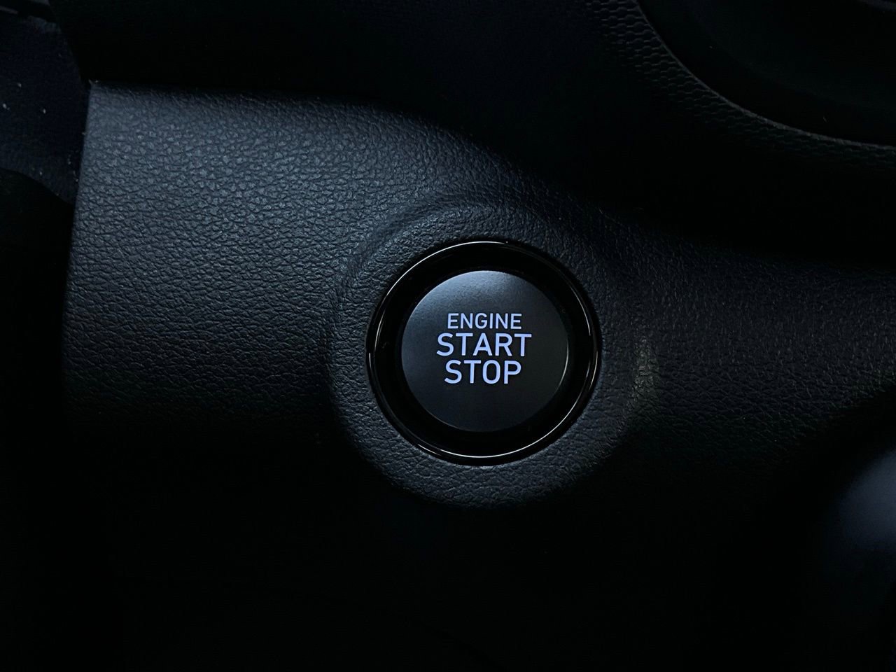 Used 2025 Hyundai Venue SEL image 28