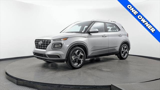 Used 2026 Hyundai Venue SEL FWD image 2