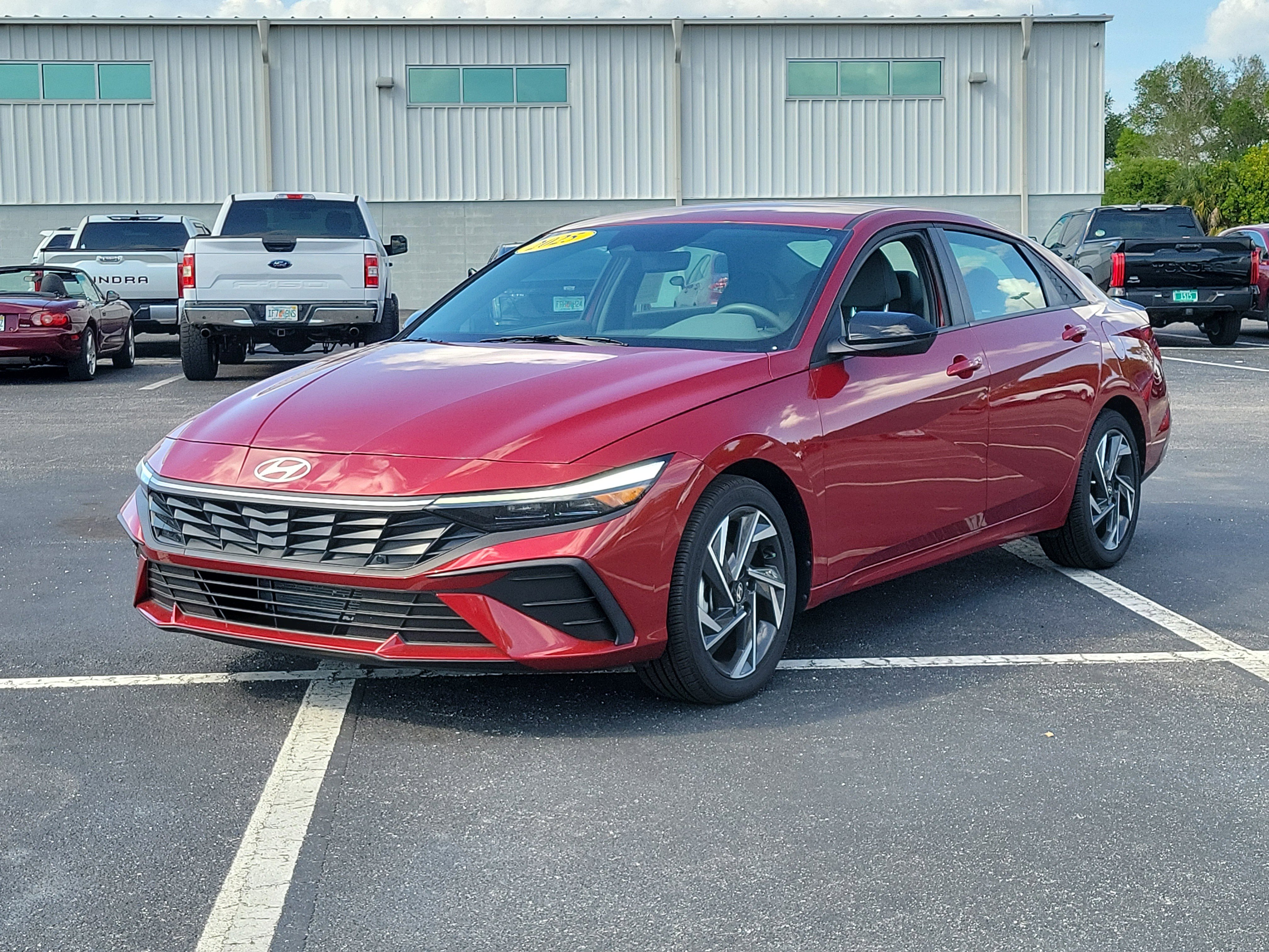 Used 2025 Hyundai Elantra Sport image 3