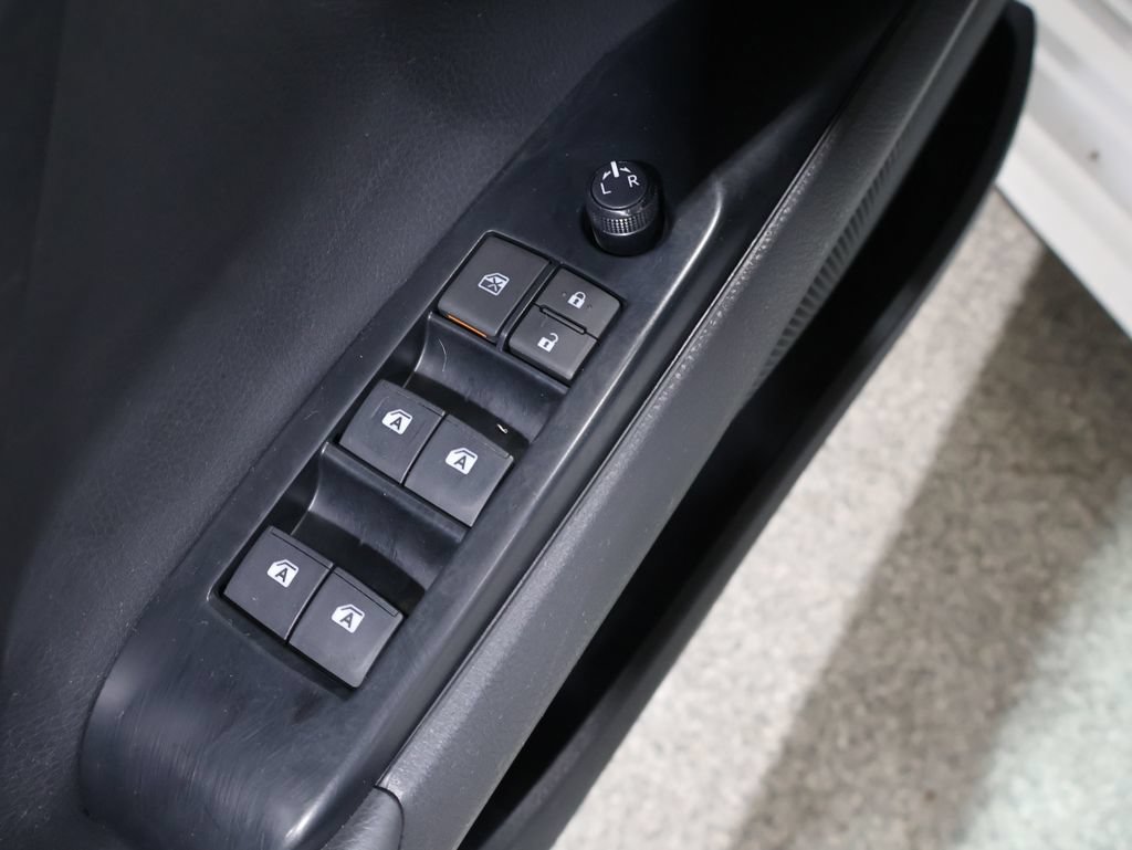 Used 2018 Toyota Camry SE FWD image 13