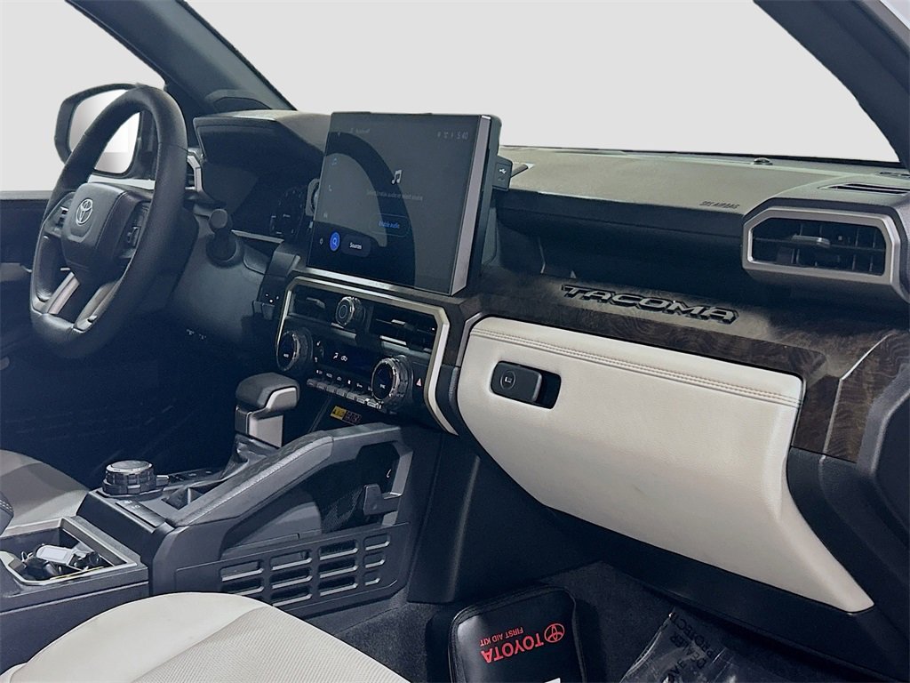 Used 2025 Toyota Tacoma TRD Sport image 26