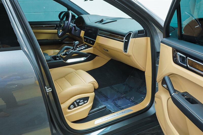 Used 2020 Porsche Cayenne Turbo AWD/4WD image 95