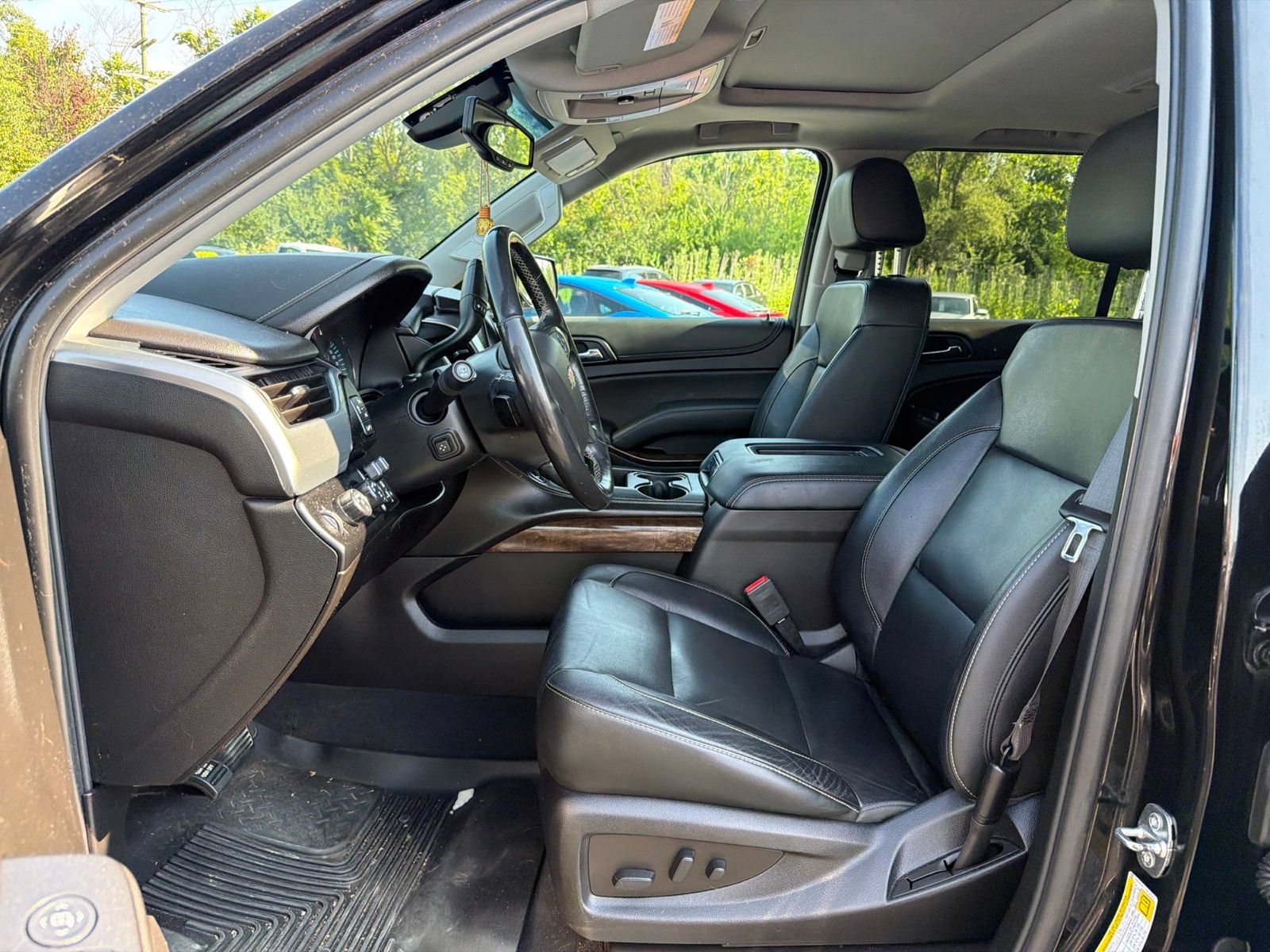Used 2019 Chevrolet Suburban LT w/ LT Signature Package AWD/4WD image 10