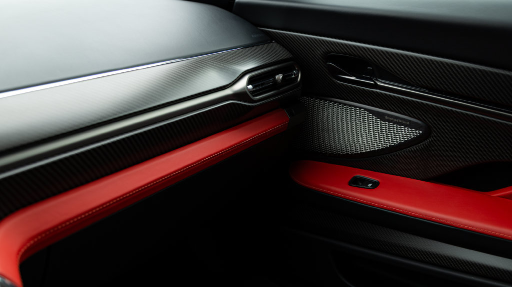 Used 2025 Aston Martin Vanquish RWD image 27