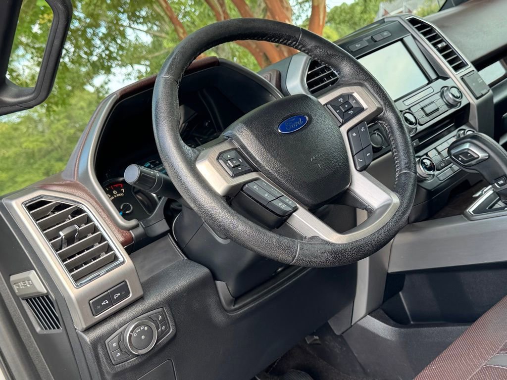 Used 2016 Ford F150 Platinum w/ Equipment Group 701A Luxury RWD image 4