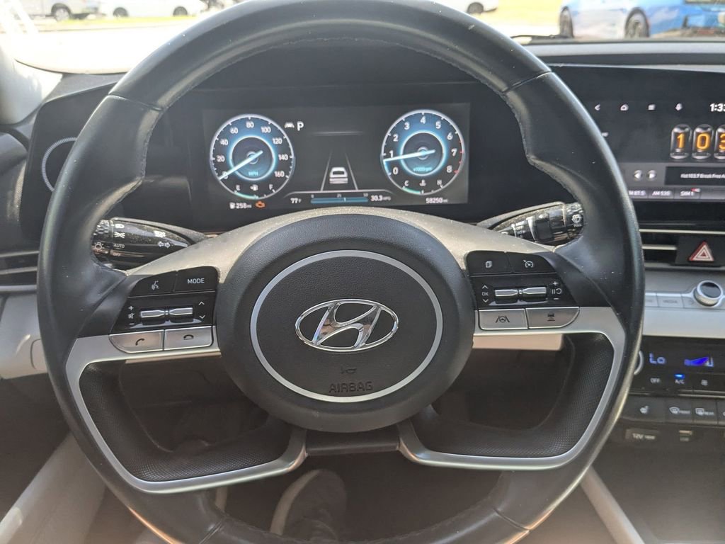 Used 2022 Hyundai Elantra Limited FWD image 20