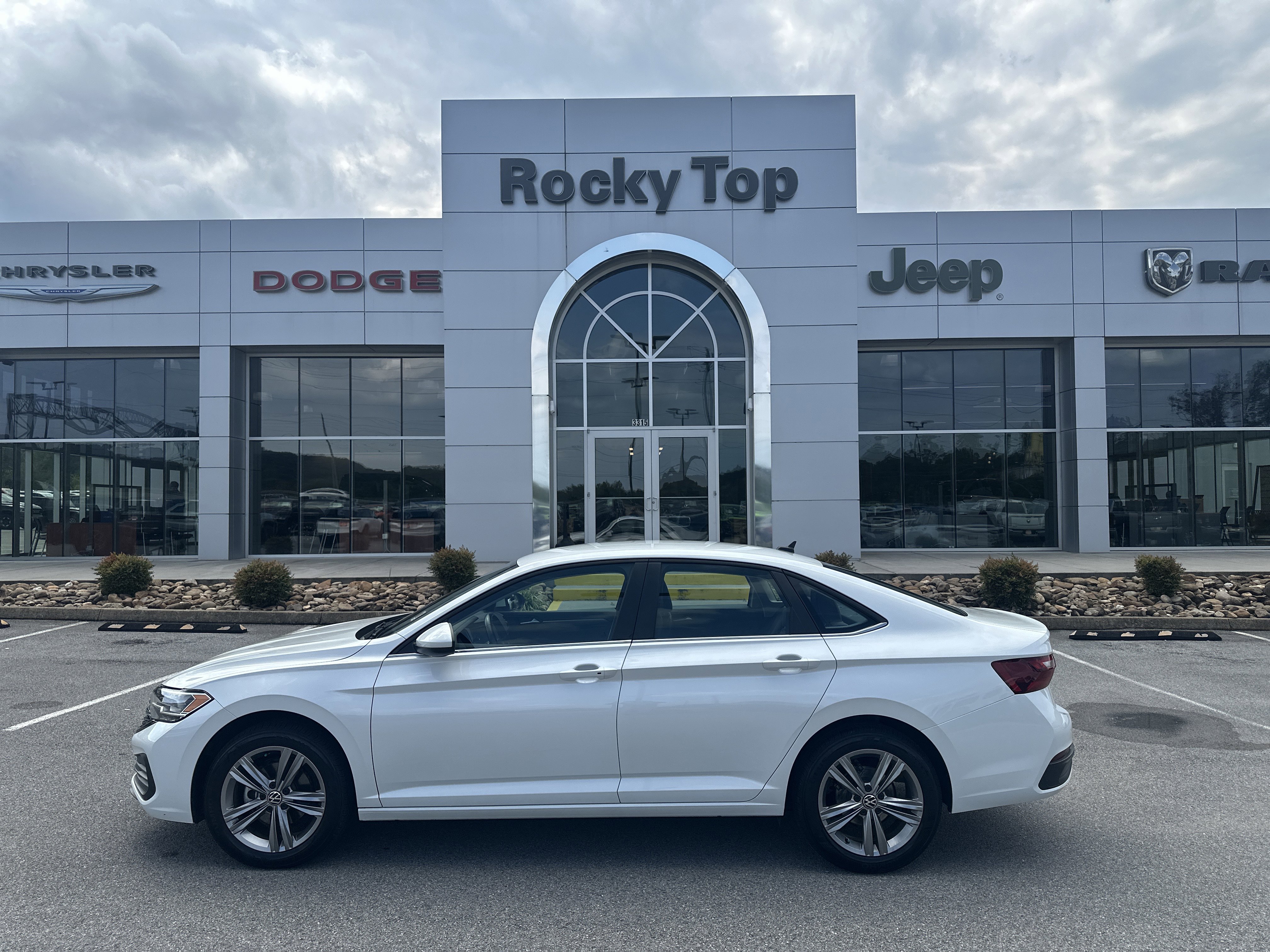 Used 2022 Volkswagen Jetta SE