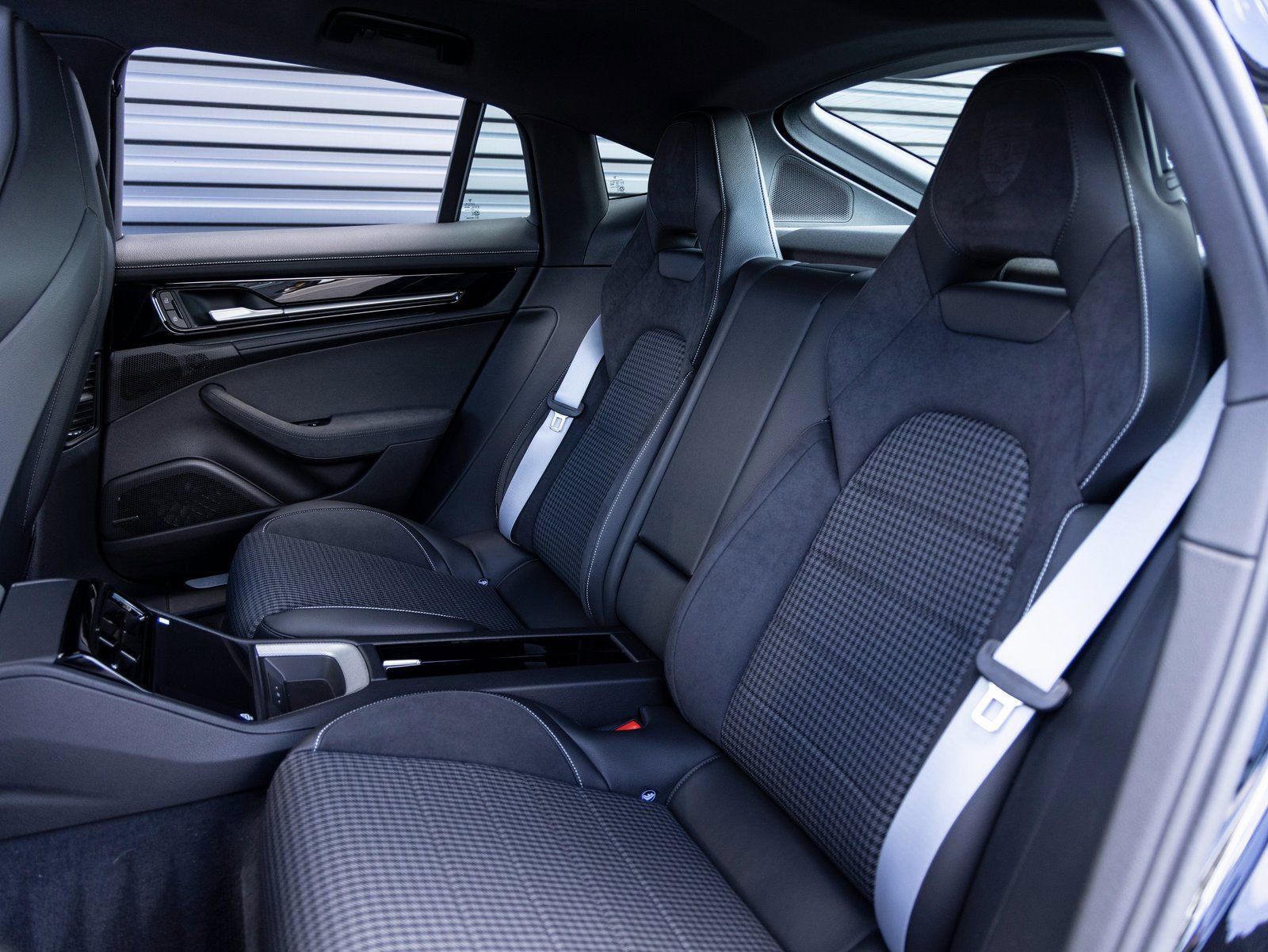 Used 2025 Porsche Panamera 4 image 27