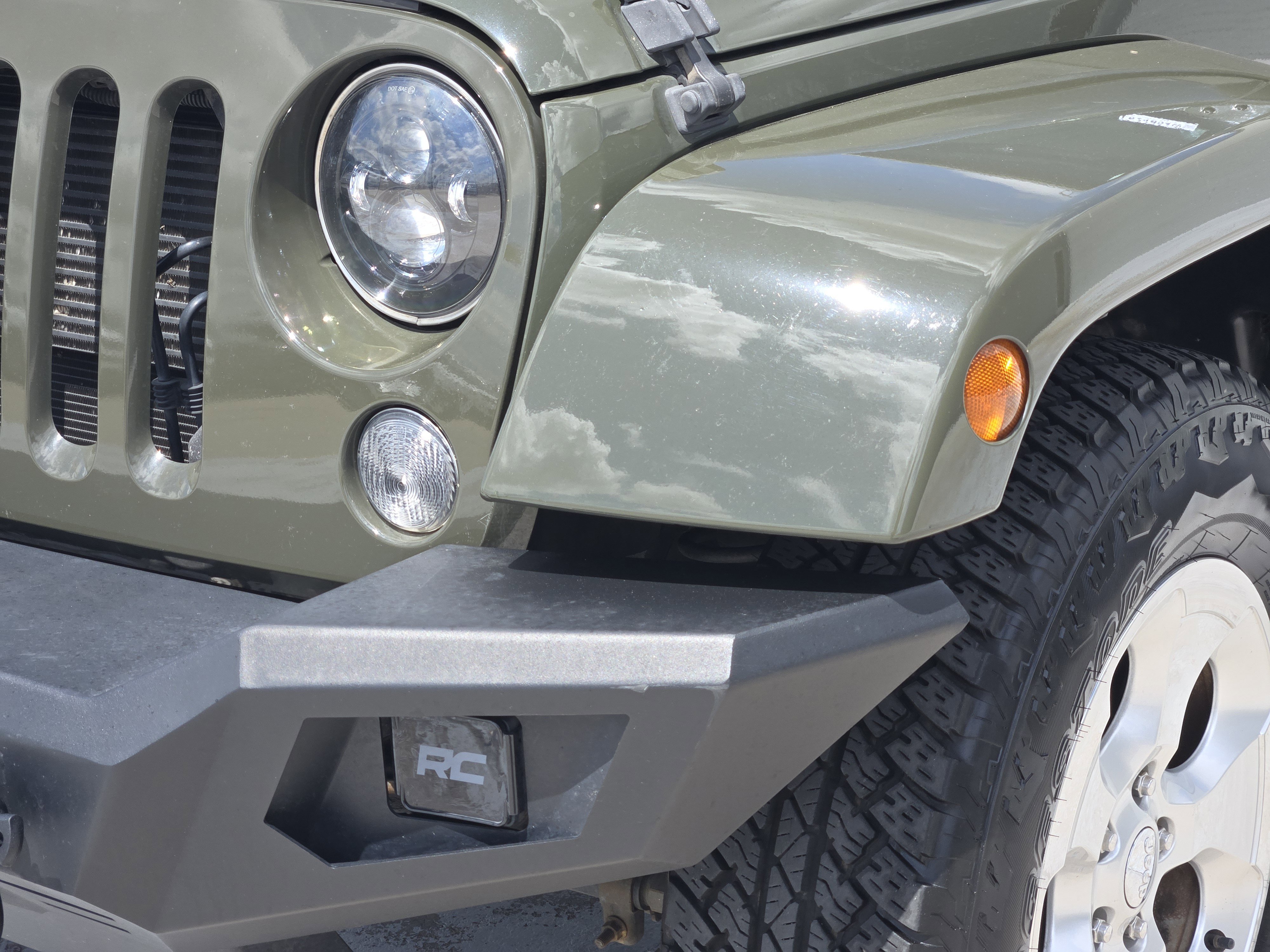 Used 2015 Jeep Wrangler Unlimited Sahara w/ Connectivity Group AWD/4WD image 10