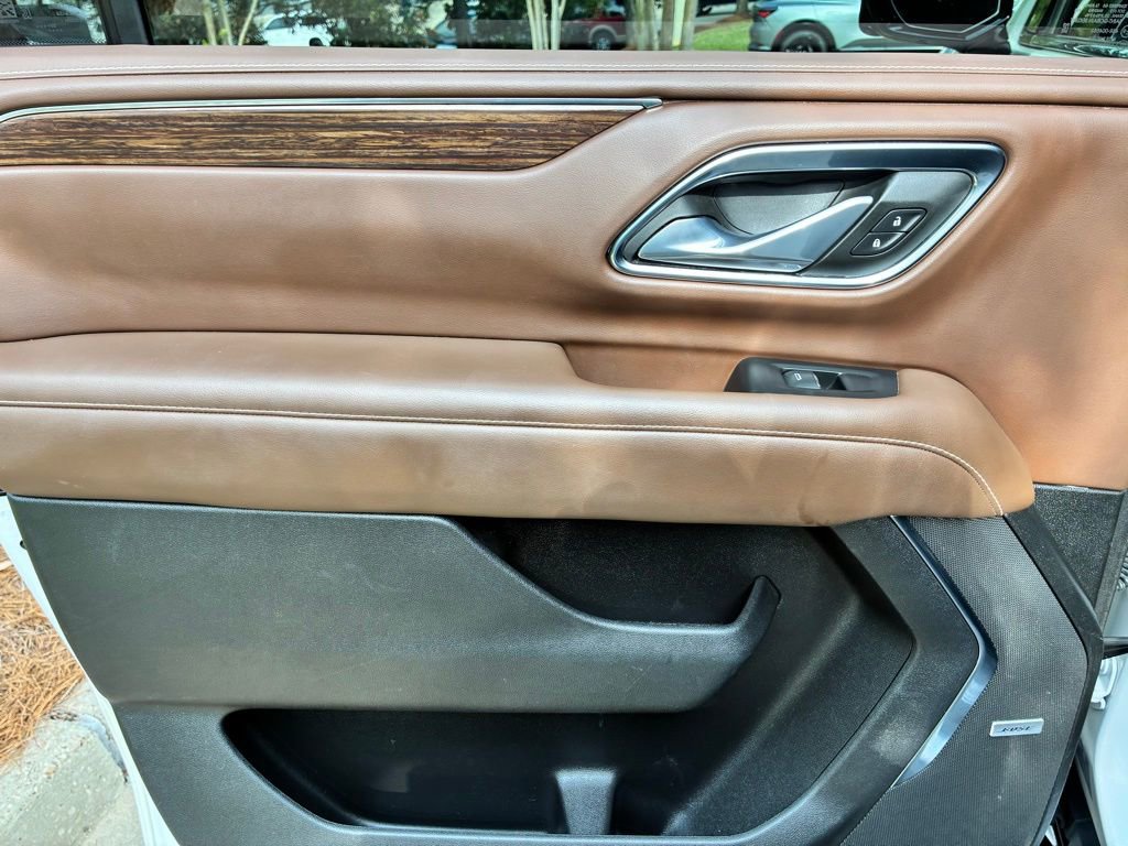 Used 2023 Chevrolet Suburban High Country image 24