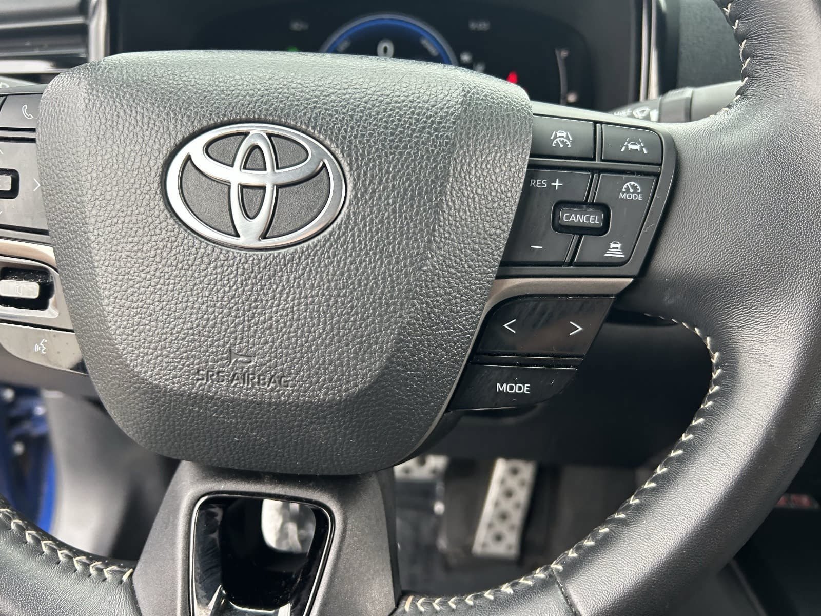 Used 2025 Toyota Camry SE FWD image 29