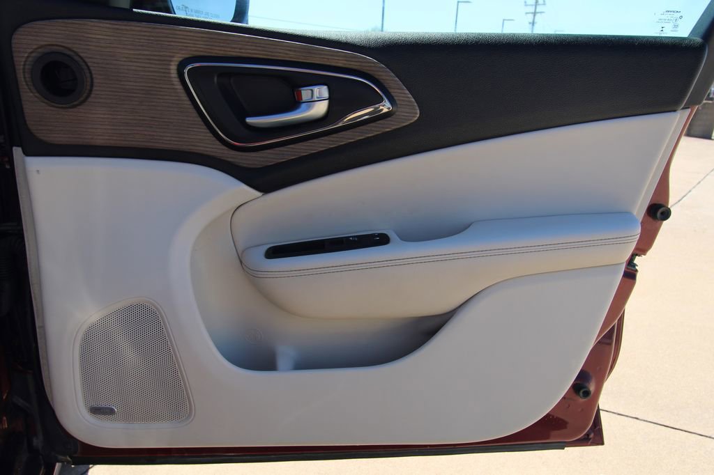 Used 2015 Chrysler 200 C w/ Navigation & Sound Group I image 39