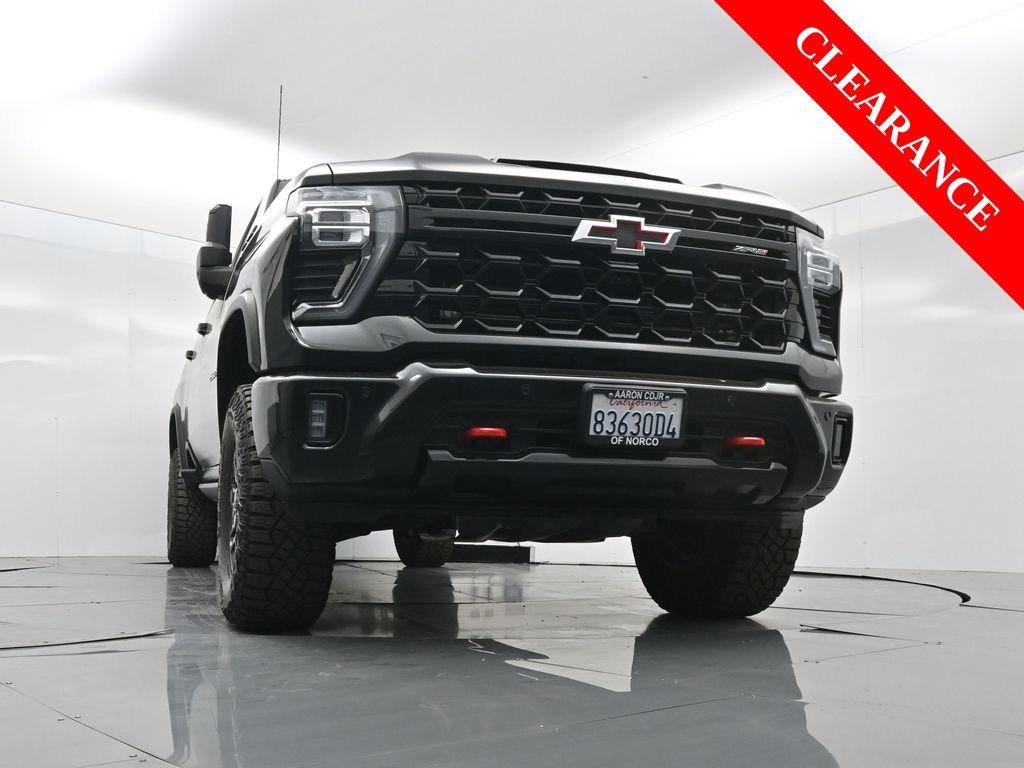 Used 2025 Chevrolet Silverado 2500 ZR2 w/ Technology Package image 44