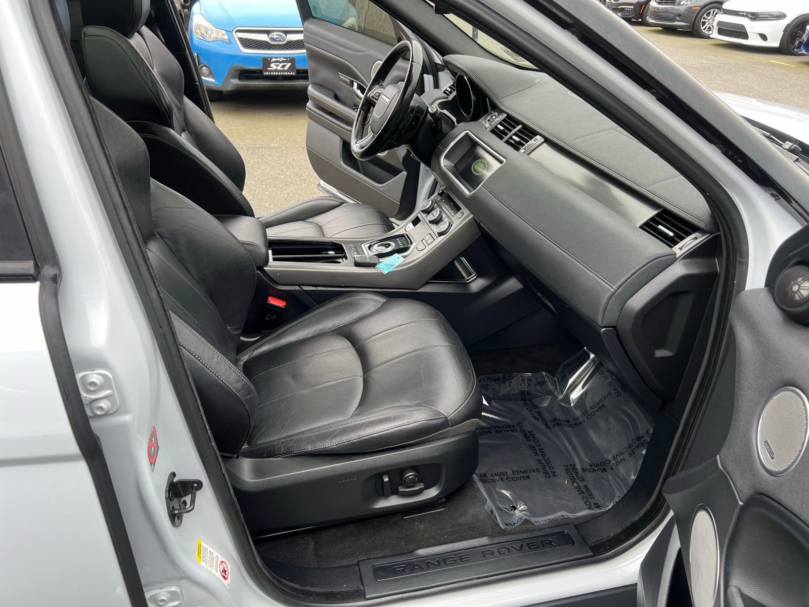 Used 2018 Land Rover Range Rover Evoque SE Premium image 29