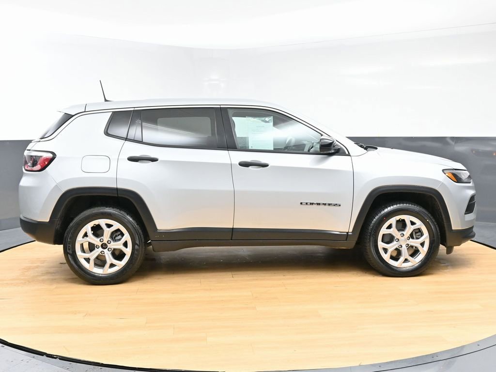 Used 2024 Jeep Compass Sport image 8