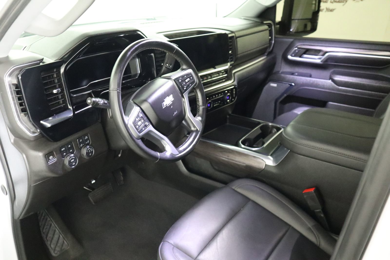 Used 2024 Chevrolet Silverado 2500 LTZ w/ LTZ Convenience Package image 31