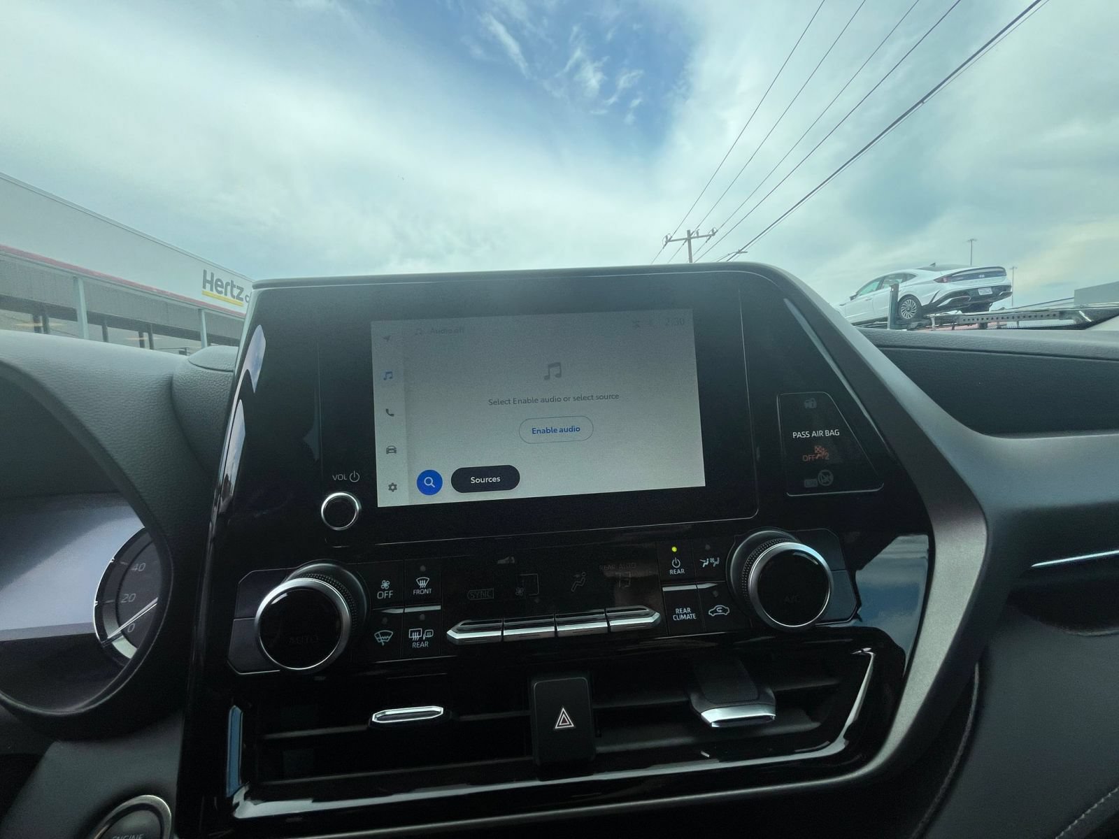 Used 2025 Toyota Highlander LE FWD image 20