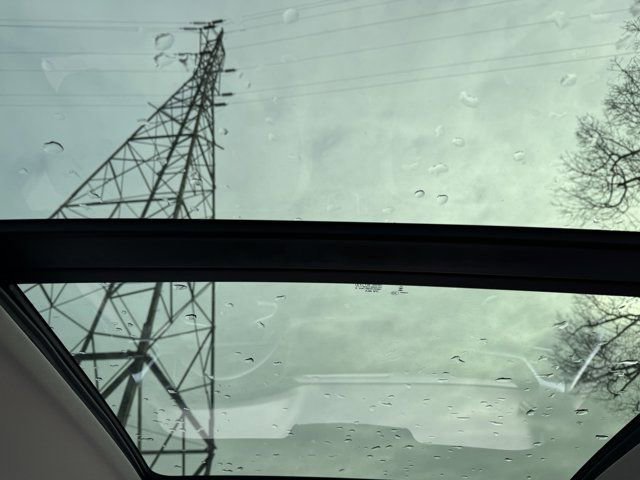 Used 2025 Volkswagen Taos SE w/ Panoramic Sunroof Package AWD/4WD image 16