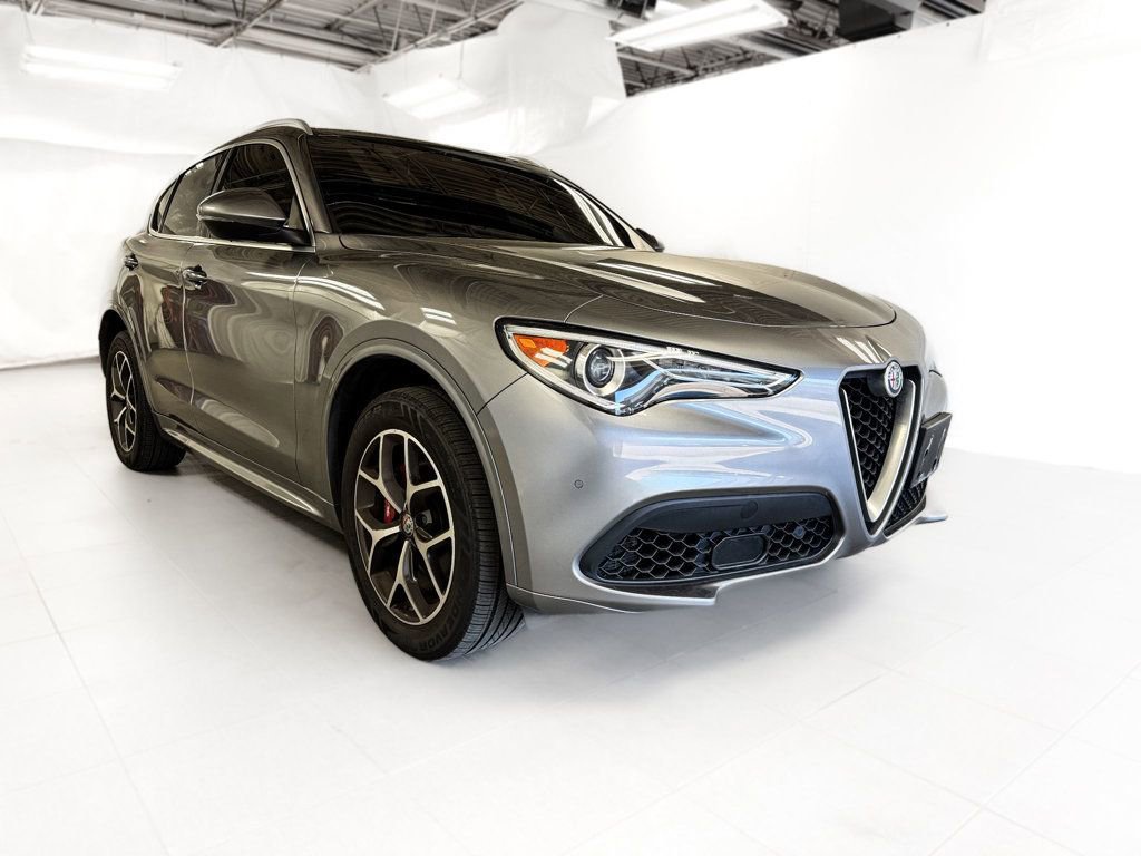 Used 2020 Alfa Romeo Stelvio Ti w/ Active Blind Spot Package AWD/4WD image 8