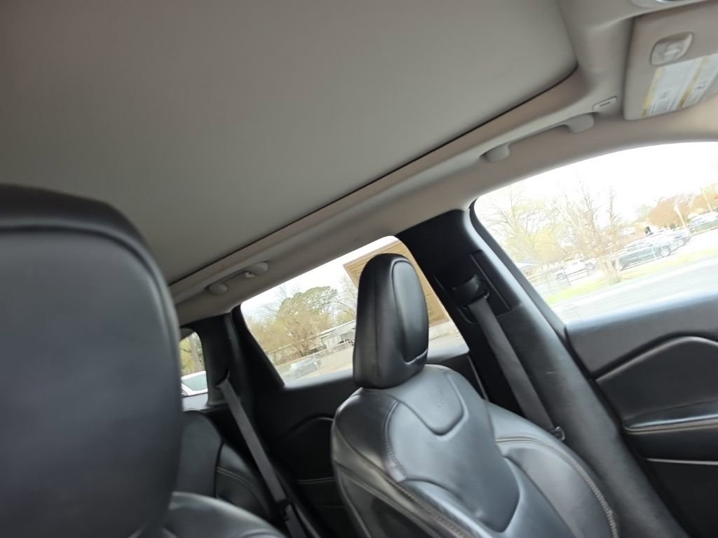 Used 2018 Jeep Cherokee Limited image 34